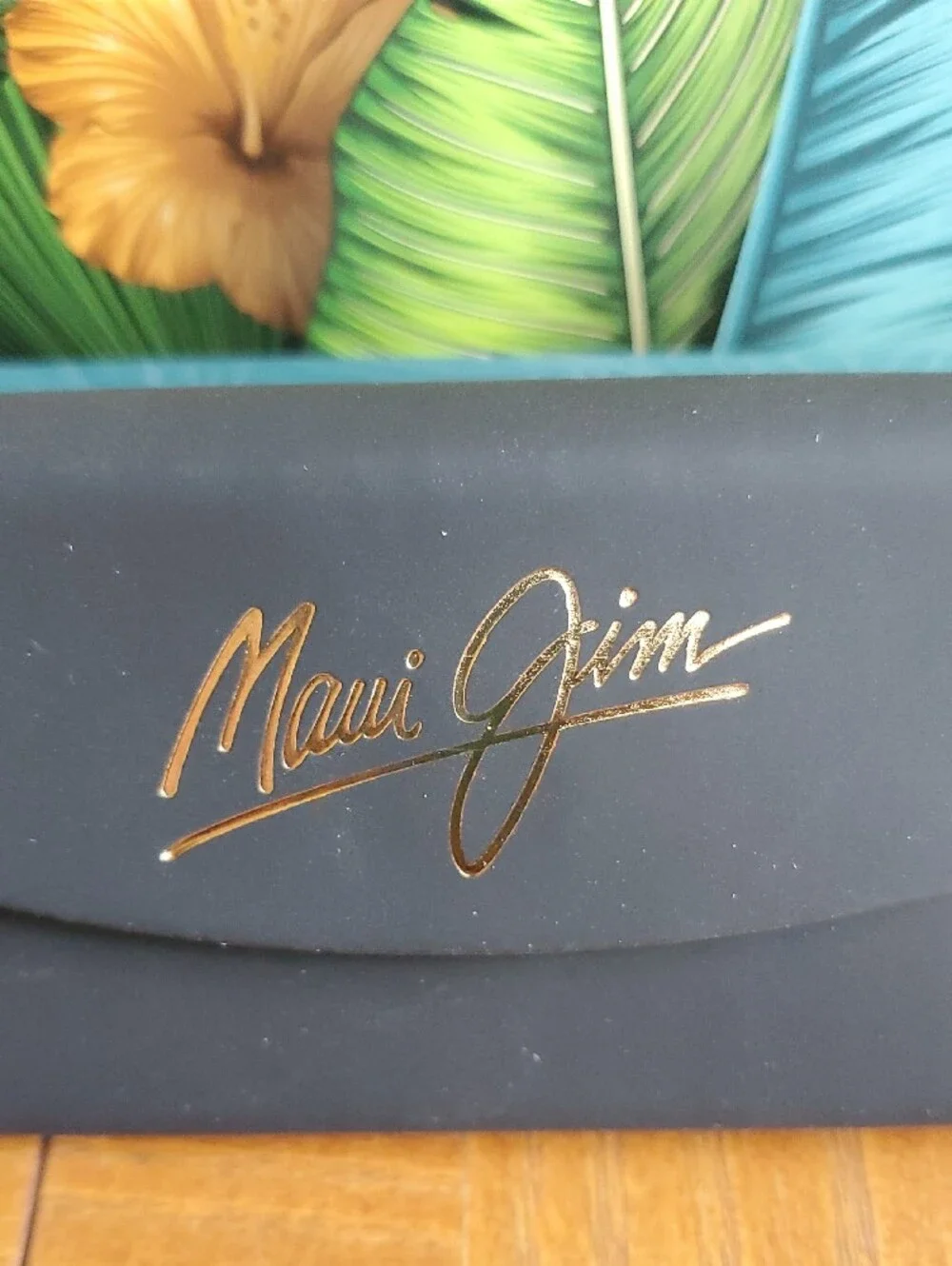 Maui Jim Black Nuu Landing Polarized Sunglasses with Case And Cleaning Cloth